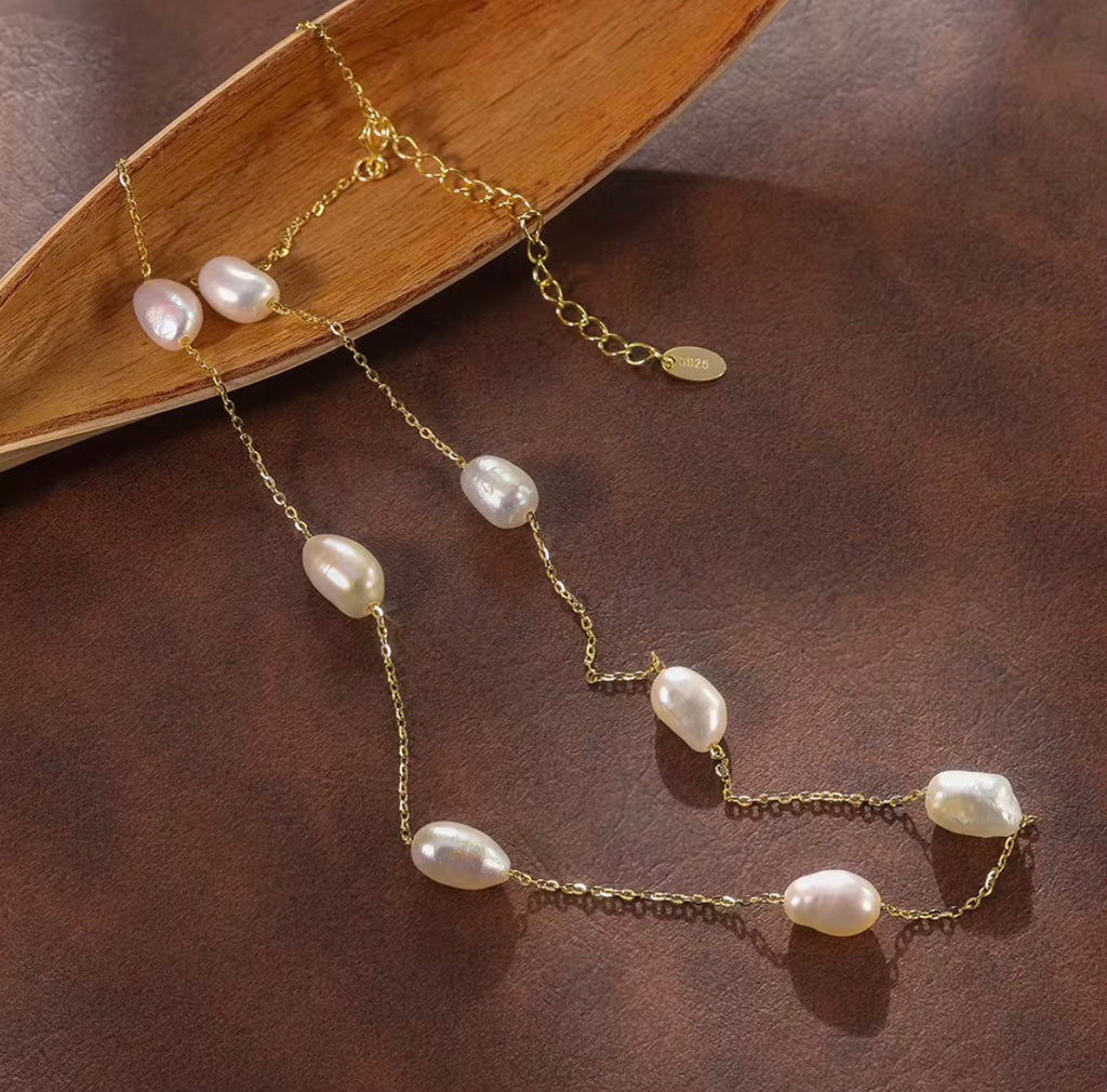 Pearlline Necklace